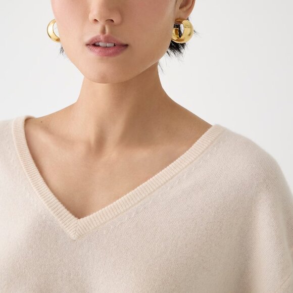 NWT J.Crew Cashmere Relaxed V-neck Sweater in Heather Muslin Oversize Pullover S - Picture 3 of 7